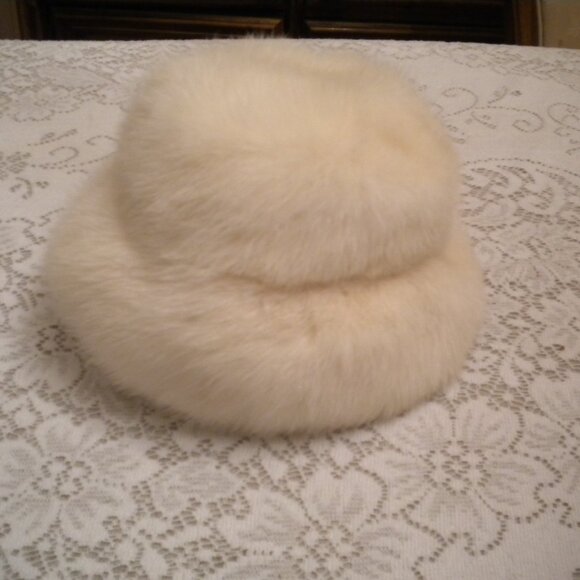 Vintage Bonwit Teller White Fur Hat - Picture 1 of 5
